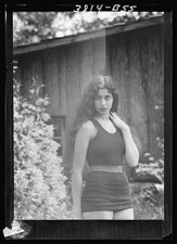 Photo:Miss Anisfeld Outdoor Portrait 1920s Young Woman Garden picture