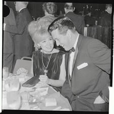 Rock Hudson Edie Adams Hollywoods newesr two some shown party f- 1962 Old Photo picture