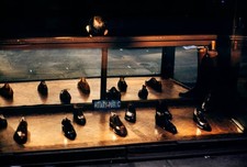 Display of shoes with the sign Public Notary in New York circa 1960 Old Photo picture