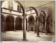 Italie, Firenze, Cortile del Palazzo Riccardi Vintage Albumen Print.  Print a picture