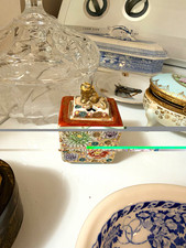 a Japanese Kutani-style square ceramic incense burner or trinket/kogo box picture