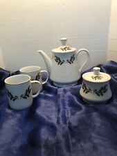 Vtg Kashima Porcelain Xmas Holly Teapot W/ Lid,2 Cups & Sugar Bowl W/ Lid-gilded picture