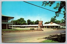 Vintage 1961 Marion Courts Motel Marion Illinois Postcard Yorkolor Chrome picture