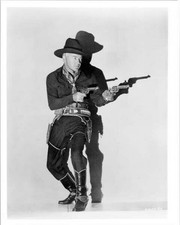 William Boyd with both guns drawn as Hopalong Cassidy 8x10 inch photo picture