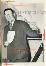 1950 Press Photo Ohio State Auditor Joseph T. Ferguson leaving voting booth, OH picture