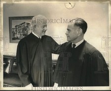 1973 Press Photo Judge Godfrey Z. Regan and Judge L. Julian Samuel, Civil Courts picture