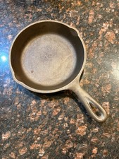 Vintage Lodge Cast Iron Skillet No. 3 SK Three Notch heat ring 1955-1965 H2 Grea picture