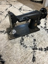 VINTAGE  40’s 50’s SINGER Sewing Machine picture