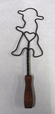 VINTAGE MINI MINIATURE METAL RUG BEATER HEART BOY WOOD HANDLE O552-5 picture