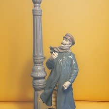 The “Lamplighter” Lladró figurine picture