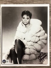 (SSG) LESLIE UGGAMS Singer & Star Signed 8X10 Photo 