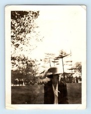 Photo Feshion Woman in Hat Strange Weird Ghost Abstract Odd picture