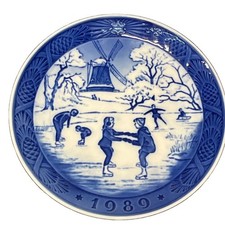 Vintage 1989 Royal Copenhagen Christmas plate, The Old Skating Pond picture