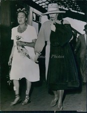 1947 Greta Garbo Paris Large Brimmed Hat Historic Original Vintage Photo 6x8 picture