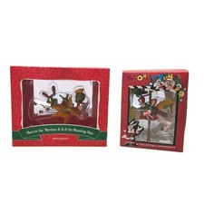 VTG Warner Bros Marvin the Martian K-9 Holding On Ornament 2000 & Carousel Xmas picture
