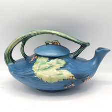 Vintage Roseville Pottery Bushberry Teapot 2-T Blue background picture