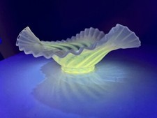 Beautiful Rare Fenton opalescent White Swirl Dish 10