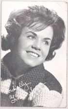 Vintage Linda Scott Signed 4x6 Photo Autograph Singer Biography Back picture