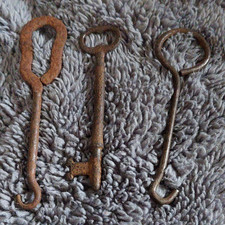 Lot of 3 Vintage Metal Skeleton Keys Antique Style picture
