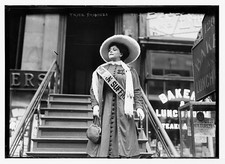 Photo:Trixie Friganza Suffragist on Steps New York picture