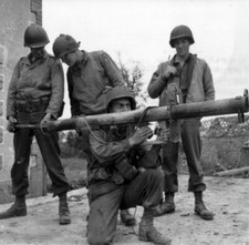 WW2 WWII Photo US Army Soldiers with German Panzerschreck World War Two / 1763 picture
