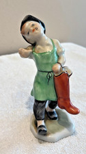 VINTAGE HAND PAINTED SHOEMAKER FROM HEREND, HUNGARY, 5 1/2