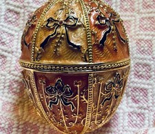 Joan Rivers 2008 Imperial Treasures Ribbon Egg  + Necklace picture