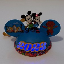 SEE VIDEO WORKS GREAT Disney Aulani Resort Christmas Ornament 2023 Mickey Minnie picture