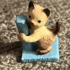 Hagen Renaker Siamese Cat Climbing Aqua Blue Scratch Post Ceramic Figurine 1.5