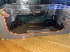 Classic 1920 Cleveland Roadster Dark Green Diecast Model Car 1:18 Scale picture