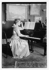 Photo:May Esther Peterson Thompson at Piano Opera Singer 1915 1920 picture