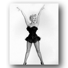 Betty Grable Photo 8x10 Pin-Up Actress Portrait-23 picture