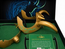 Tom Hiddleston Signed Marvel Studios GameStop Loki Horn Set VIDEO PROOF picture