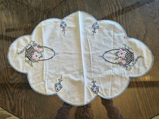 Vintage Linen Dresser Vanity Cloth Embroidered & Tatted Design, 1940's Handmade picture