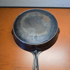 VINTAGE “WAGNER” ARCH LOGO CAST IRON SKILLET NO.8 HEAT RING 1RST SERIES picture