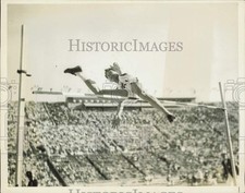 1932 Press Photo Simeon Toribio in high jump event of Los Angeles Olympic Games picture