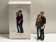 2010 Hallmark Twilight Movie Edward & Bella Keepsake Christmas Holiday Ornament picture