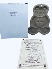 1991 PAMPERED CHEF Teddy Bear with Heart Clay Cookie Mold 6in Recipe Book NOS picture