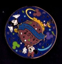 Disney Disneycelebrate Every Dayfirst Release2009spinner Pincardmember Pin picture