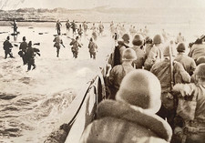 RARE WW2 US MARINES LANDING FUTTSU POINT JAPAN OCCUPATION AUG. 30, 1945 PHOTO picture
