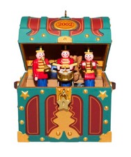 Hallmark Ornament: 2002 Merry Music Makers  | QX8523 picture