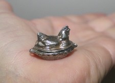 PEWTER HEN ON A NEST MINIATURE CHICKEN COUNTRY FARM DOLLHOUSE #8028 VINTAGE picture