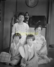 LG 11/12x8 cm JAPAN-Glass Plate Negative-JAPANESE WOMEN 2 GIRLS WITH FANS FLOOR picture