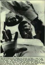 1970 Press Photo Joe Frazier Gets Hands Taped by Yancy Durham for Practice picture