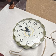 General Electric 2150 Flower Plug-In Wall Clock Green/White picture