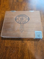 Vintage Aurelia J E y Cia Arrow Extra Mild Wooden Cigar Box picture