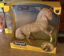 Breyer * Glossy Cloud * CCA 2026 Collector Club Traditional Model Horse picture
