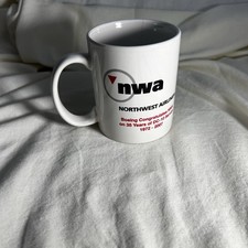 Northwest Airlines NWA X Boeing 35 Years Of Service DC-10  Mug 1972-2007 Rare picture