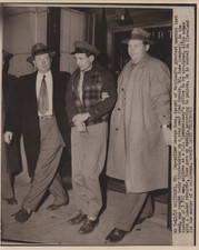 1951 Press Photo FBI Agents Arrest George Ross, Suspect in Police Officer Murder picture