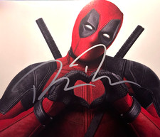 Ryan Reynolds Signed 8x10